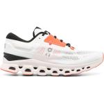Baskets basses On-Running Cloudstratus blanches en fil filet look casual pour homme 