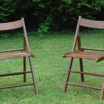 Chaises en bois dorées en bois pliables en lot de 2 milieu du siècle 