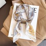 Foulards en soie d'automne beiges look fashion pour femme 