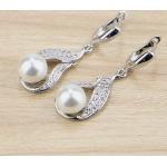 Boucles d'oreilles pendantes blanches en plastique à perles fait main look fashion pour femme 
