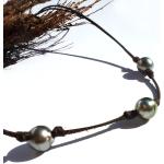 Colliers argentés en cuir à perles de perles look chic 