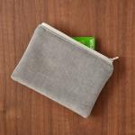 Porte-cartes bancaires gris clair en velours vegan éco-responsable pour femme 