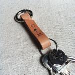 Porte-clés argentés en cuir en cuir made in France personnalisés 