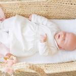 Pyjamas en velours Trois Kilos Sept blancs en velours bio éco-responsable Taille 3 mois pour bébé de la boutique en ligne Vertbaudet.fr 