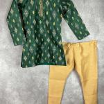 Pyjamas vert bouteille pour garçon de la boutique en ligne Etsy.com 