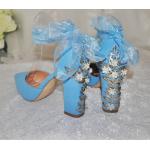 Sandales à talons argentées à fleurs en daim à talons carrés à bouts pointus avec un talon de plus de 9cm pour femme 