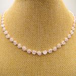 Ras-de-cou blancs en métal à perles à motif fleurs pour femme 