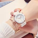 Montres blanches look casual pour femme 