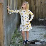 Robes à manches longues dorées à pois en jersey bio éco-responsable pour fille de la boutique en ligne Etsy.com 