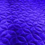 Dessus de lit violets patchwork en velours à pompons 
