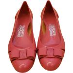 Chaussures casual de créateur Ferragamo roses en caoutchouc seconde main Pointure 39 look casual pour femme en solde 