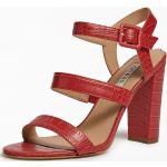 Sandales à brides Guess rouges en fibre synthétique à bouts carrés avec un talon de plus de 9cm 