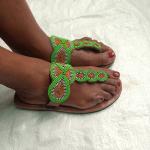 Tongs pour la fête des mères marron imprimé africain en cuir à perles en cuir pour pieds larges style ethnique pour femme 