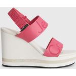 Sandales de créateur Calvin Klein roses à logo en cuir synthétique en cuir éco-responsable Pointure 42 avec un talon de plus de 9cm pour femme 
