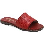 Sandales plates rouges en cuir à bouts ouverts 