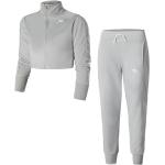 Survêtements Nike Sportswear gris clair look sportif pour fille de la boutique en ligne Tennis-Point.fr 