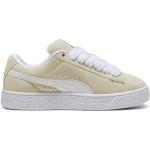 Baskets basses Puma Suede blanches look casual pour homme 