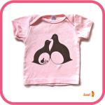 T-shirts rose bonbon en coton lavable en machine Taille 1 mois pour bébé de la boutique en ligne Etsy.com 