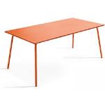 Tables de jardin orange en métal 