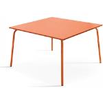 Tables de jardin orange en métal 