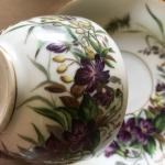 Tasses en porcelaine violettes en porcelaine à motif fleurs 