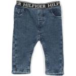 Jeans droit Tommy Hilfiger bleu indigo à logo en denim Taille 9 ans classiques pour garçon de la boutique en ligne Miinto.fr 