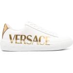Baskets de créateur Versace blanches en cuir de veau imprimées à bouts ronds Pointure 41 look casual pour homme en promo 