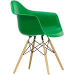 Chaises design Vitra Eames vertes en frêne avec accoudoirs 