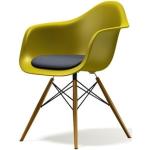 Chaises design Vitra jaune moutarde avec accoudoirs modernes 