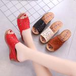 Sandales compensées rouges à talons compensés à bouts ouverts pour pieds larges à élastiques look fashion pour femme 